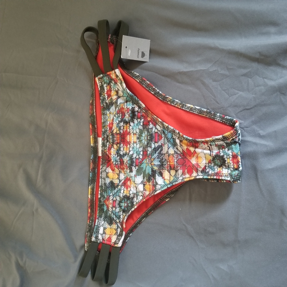 Mossimo sz M geometric swim bottom